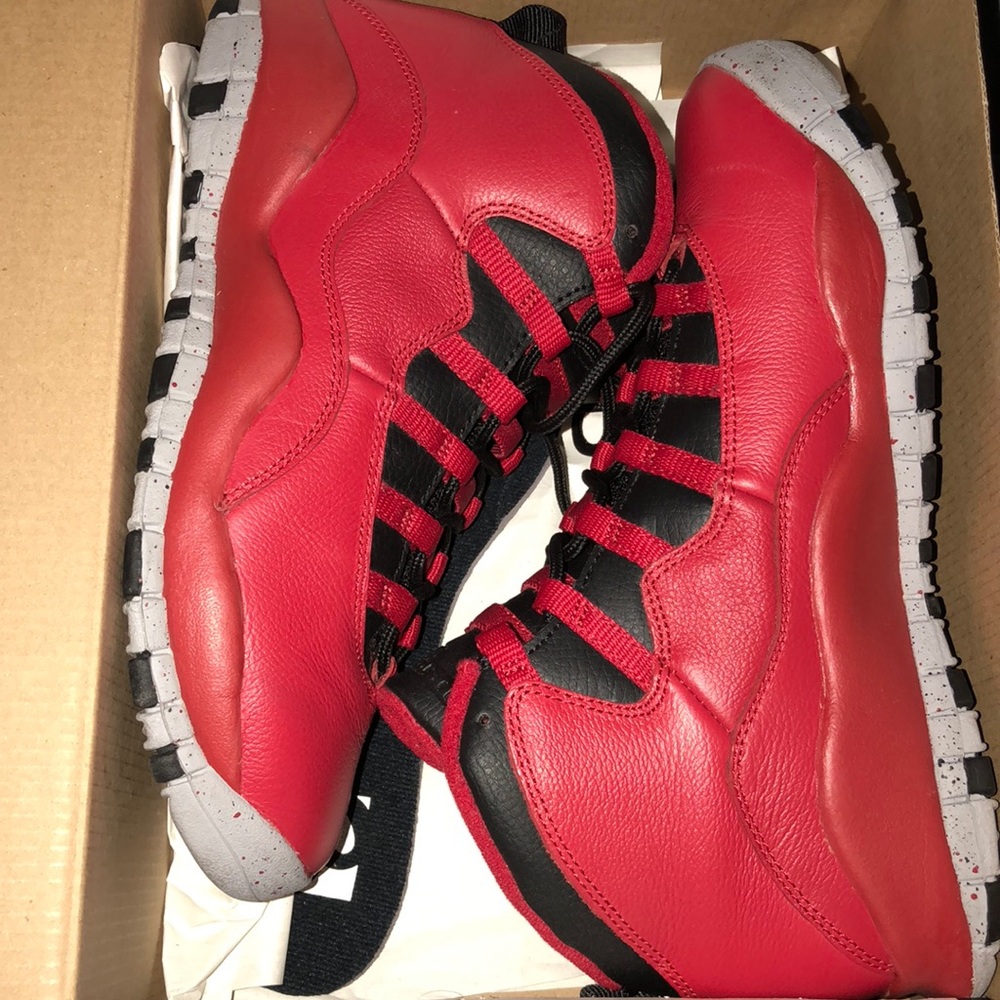 Retro 10 Gym Red
